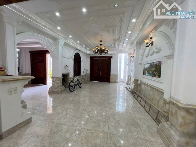 BIỆT THỰ SÂN VƯỜN 240M (12x22), ĐƯỜNG XE TẢI THÔNG, DĨ AN, NHỈN 8 ĐỒNG TL - 4