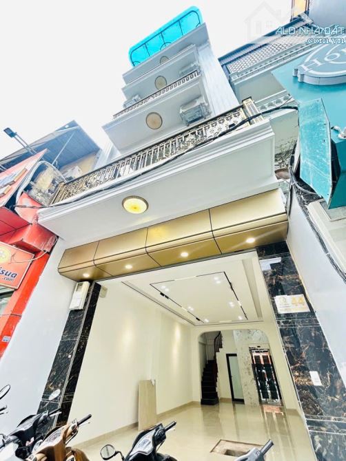 18,5 Tỷ vẫn có nhà mặt phố mà tận 60m x 5 tầng thang máy, 6 phòng ngủ, ô tô vào nhà