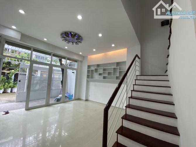 NHÀ 3 TẦNG HẺM XE HƠI CẠNH PHÚ MỸ HƯNG,NGANG 5M CHỈ NHỈNH 5TỶ - 4
