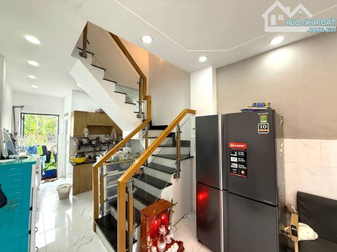 Bán nhà đường Thống Nhất Phường 15 Quận Gò Vấp 25m2 giá 2 tỷ 970 có 2 tầng 2 phòng ngủ - 5