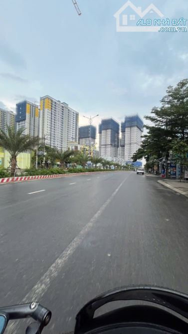 Bán ĐẤT Mặt tiền đường Thống Nhất Dĩ An ngay Làng Đại Học DT: 300m2 Giá 23 Tỷ - 5