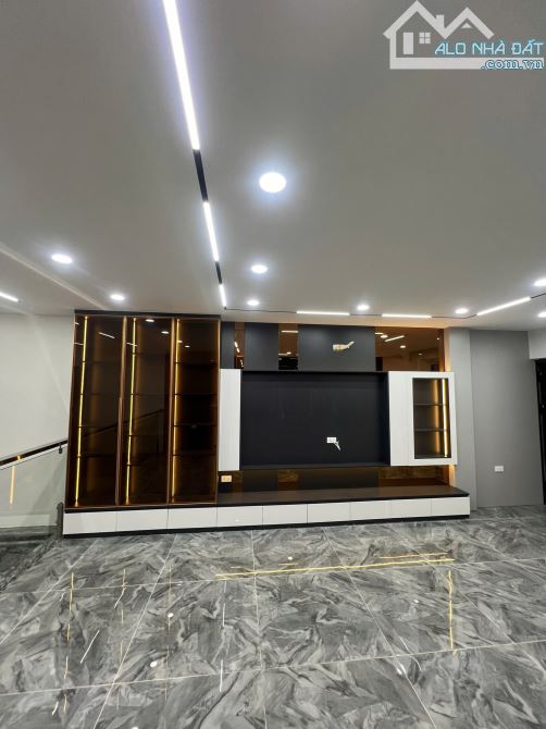 Chính chủ bán nhà 7tầng, thang máy 68m,ôtô vào nhà, ở sướng, kinh doanh đỉnh cao, Lĩnh Nam