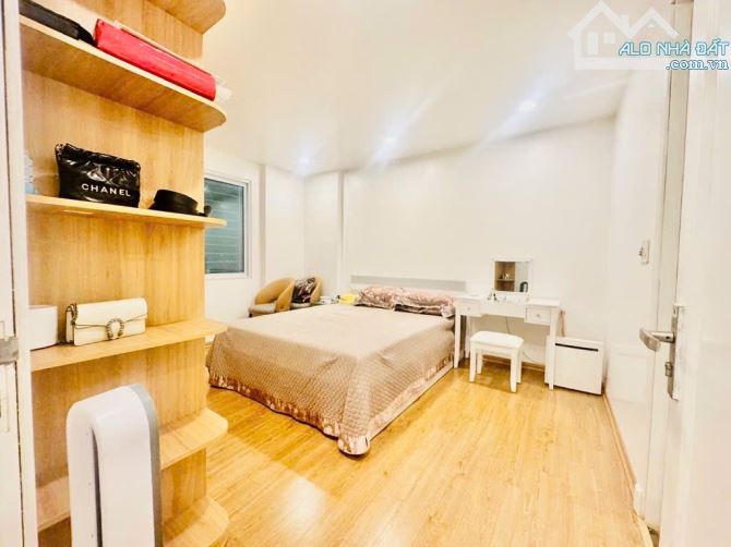 CẦN BÁN CĂN HỘ CHUNG CƯ XUÂN LA - VÕ CHÍ CÔNG - 3 NGỦ - 102M2 - 5