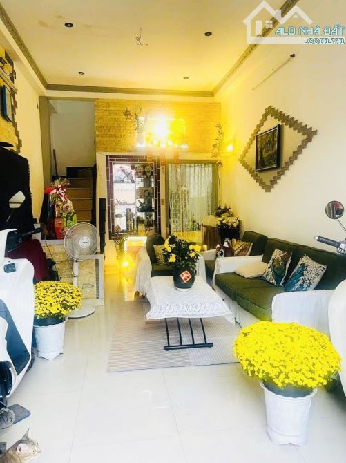 SÁT HẼM XE HƠI NGUYỄN TẤT THÀNH CÁCH CHỈ VÀI CĂN THUẬN TIỆN Ô TÔ RA  VÔ - DT 62M2 KHU DÂ - 5