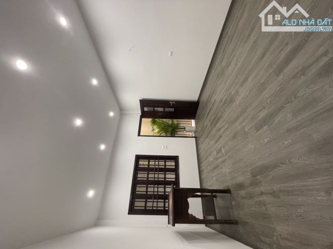 BÁN NHÀ PHỐ TRẦN KHÁT CHÂN 40M2- NHÀ ĐẸP Ở NGAY - VỊ TRÍ CÁCH HỒ GƯƠM CHƯA TỚI 1KM - DÂN T - 5