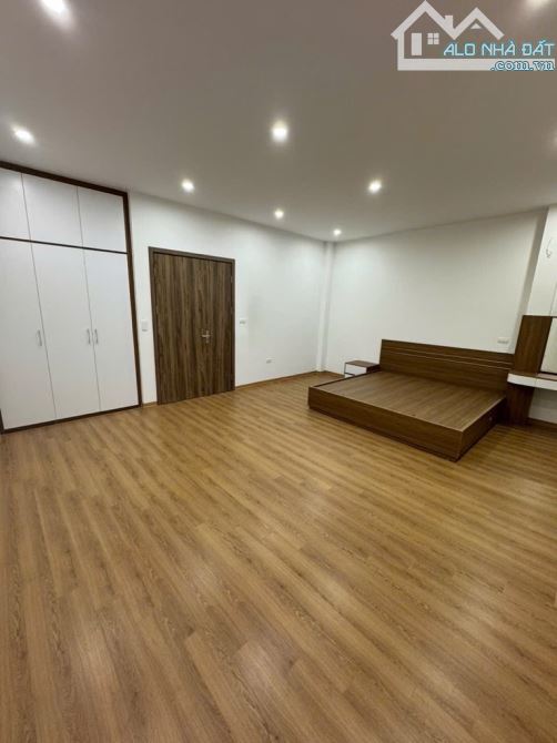 ĐỊNH CÔNG HẠ - NHÀ PHÂN LÔ  Ô TÔ ĐỖ CỔNG - NGÕ THÔNG  - DÂN TRÍ CAO. - 5