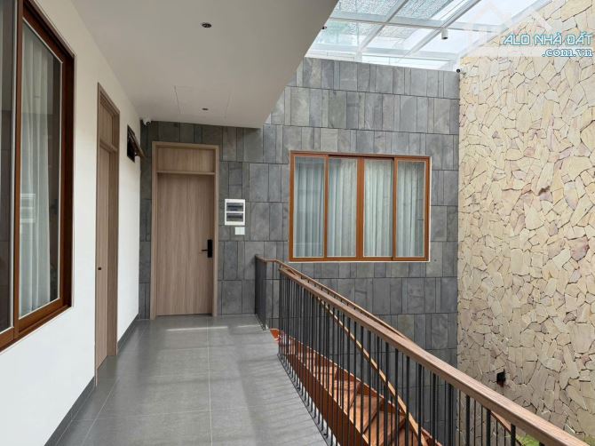 Bán căn biệt thự VIP, siêu đẹp xinh lung linh. QL 13 cũ gần Vạn Phúc, 266m2 - giá cực tốt - 5