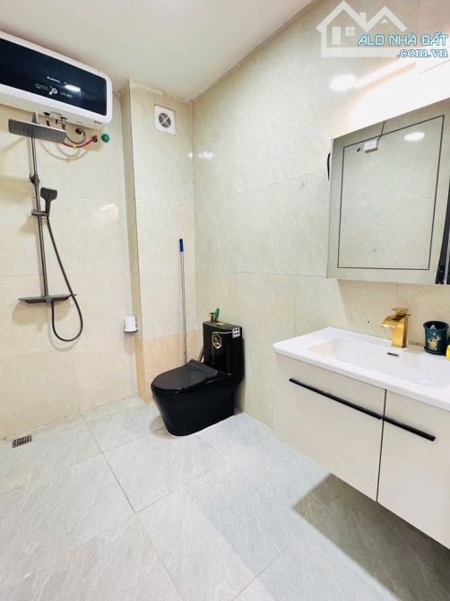 5,3 tỷ nhà đẹp Cự Khối, ô tô đỗ sát nhà, đầy đủ nội thất ở luôn, giá hiếm tại khu vực - 5