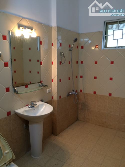 Bán Nhà mặt đường Ngô Văn Sở, Sầm Sơn, Thanh Hoá. 2,5 tầng. DT: 70m2, 3 ngủ. Giá 2.4 tỷ - 5