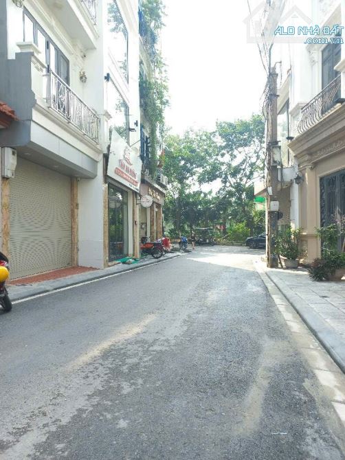 VIP LONG BIÊN - DT 140M - 4 TẦNG - KHUÂN VIÊN ĐẲNG CẤP - Ô TÔ - GIÁ 15.9 TỶ - 5