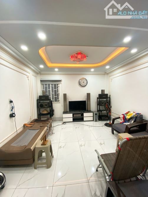 Bán gấp nhà đẹp ở ngay Tạ Quang Bửu , xe hơi đỗ cửa, 55m2, 5T, SHR, HCĐ, chỉ 9.25 tỷ. - 5