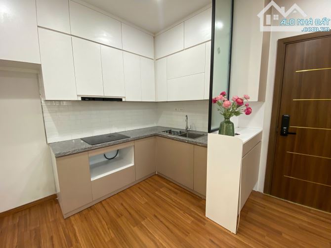 Bán nhanh căn Hei Tower. Diện tích 80m - 2pn, 2wc. Giá TL - 5
