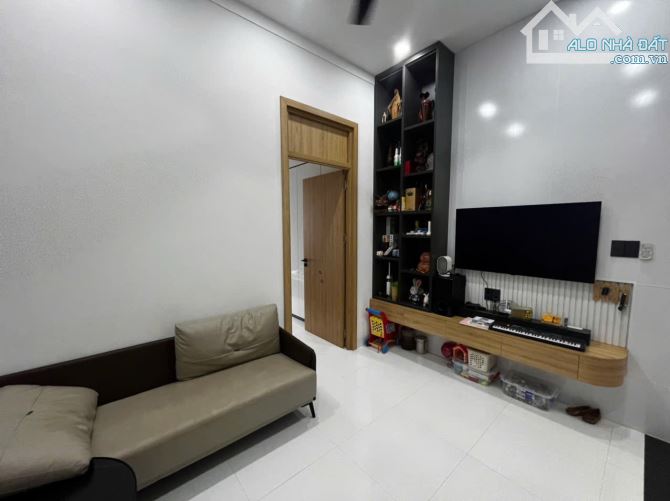 NHÀ 3 TẦNG MẶT TIỀN KINH DOANH NGUYỄN CÔNG TRỨ: Giá 6,2 tỷ - 5