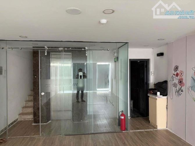 Cho Thuê Nhà Mặt Tiền Đường Trần Khắc Chân Quận 1 - 5