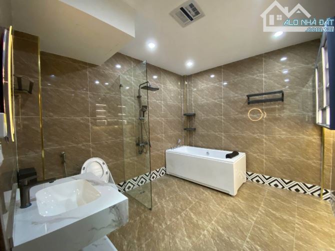🏡 Bán nhà 5 tầng thang máy – Full nội thất – Sát ô tô – Bùi Xương Trạch – 41m² – 11,8 tỷ - 5
