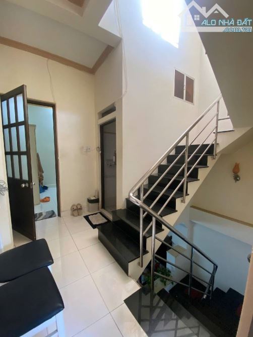 3 tầng, 120m2, sổ vuông a4, pháp lý chuẩn chỉnh, Huỳnh Tấn Phát, Quận 7. Chỉ 5,6 tỷ TL - 5