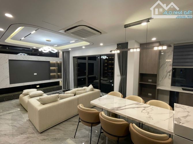 Bán nhà Ngọc Thuỵ, Bồ Đề, View hồ, Ô tô tránh, vỉa hè, mặt tiền rộng, thang máy, giá 23 - 5