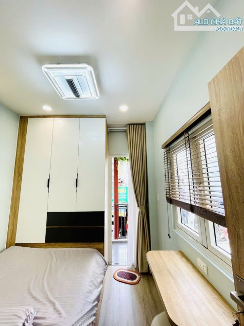 Bán nhà mặt tiền Nguyễn Trọng Tuyển, Q Phú Nhuận. Giá 5tỷ9. DT 42m2. 3PN, 3WC. Tặng NT - 5
