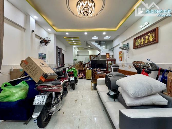 nhà hẻm xe hơi, DT :4,6x13m=5,78tỷ. trệt lầu, sân thượng.Quang trung P.10 GV - 6