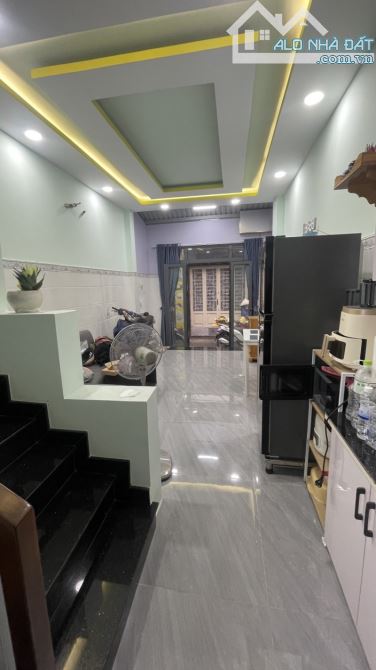 Bán nhà đường Tùng Thiện Vương Q.8 – Gần chợ Xóm Củi  Mô tả :   + Diện tích : 33m2 - 6