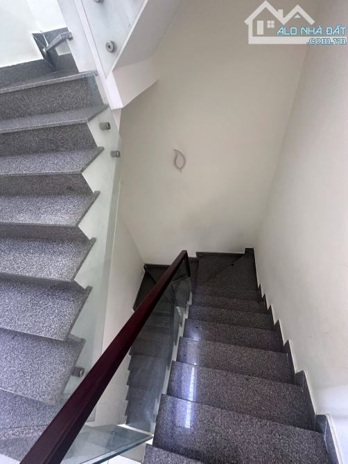 Bán nhà 3 tầng hẻm đường Lạc Long Quân ngay trung tâm gần biển - 6