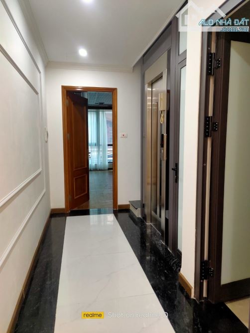 BỒ ĐỀ.LONG BIÊN_6 TẦNG THANG MÁY_NỞ HẬU_Ô TÔ TRÁNH_NGÕ THÔNG_GARA 2 Ô TÔ_DT 68M_GIÁ 22 Tỷ9 - 6