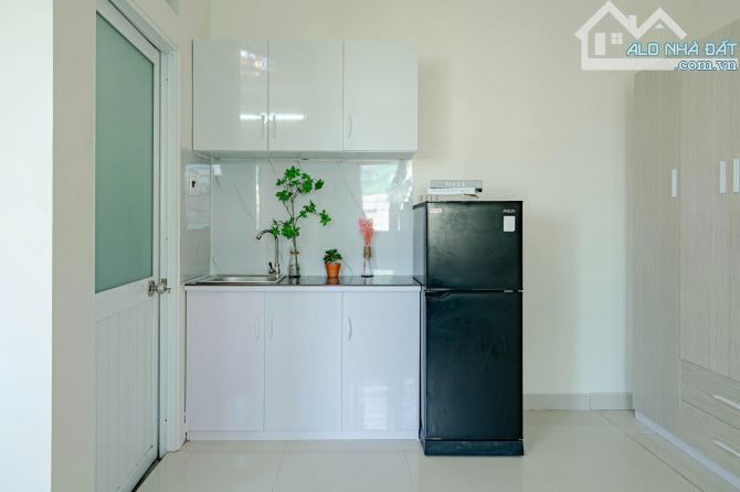 Cho thuê căn studio ban công ngay chân cầu Nguyễn Văn Cừ quận 1 - 6
