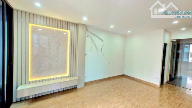 BÁN NHÀ HỒ TÙNG MẬU, LÔ GÓC 2 THOÁNG, GẦN PHỐ 40M*MT 4.7M*7 TẦNG THANG MÁY, FULL NT- 10 TỶ - 6