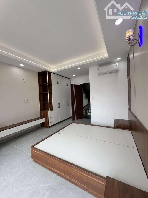 NHÀ MỚI Ở NGAY - HẺM 8M , 68M2 5 TẦNG SỔ VUÔNG ĐẸP - 6