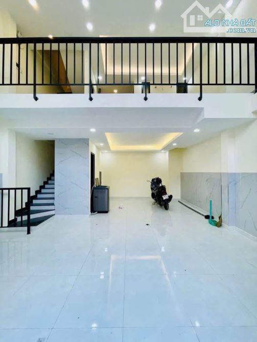 Mua đất tặng căn nhà diện tích sử dụng 300m2 ở MT nhựa Tân Phú Trung, Củ Chi, SHR giá 3,7 - 6