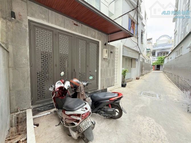 NHÀ MỚI XÂY CHUYÊN CHDV - ĐANG CÓ DÒNG TIỀN 6%/NĂM - 6