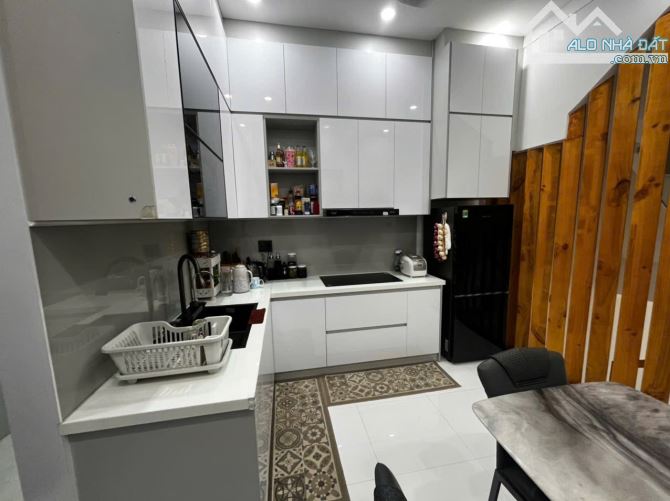 NHÀ 3 TẦNG MẶT TIỀN KINH DOANH NGUYỄN CÔNG TRỨ: Giá 6,2 tỷ - 6