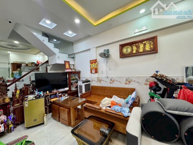 nhà hẻm xe hơi, DT :4,6x13m=5,78tỷ. trệt lầu, sân thượng.Quang trung P.10 GV - 7