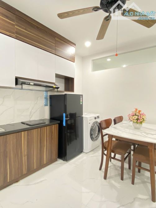 Toà CHDV cách MP Trung Phụng chỉ 30M, 105m2*8T, MT 5.2M, 28 PKK, đủ PCCC, dòng tiền 7%/năm - 7