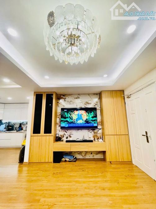 CẦN BÁN CĂN HỘ CHUNG CƯ XUÂN LA - VÕ CHÍ CÔNG - 3 NGỦ - 102M2 - 7