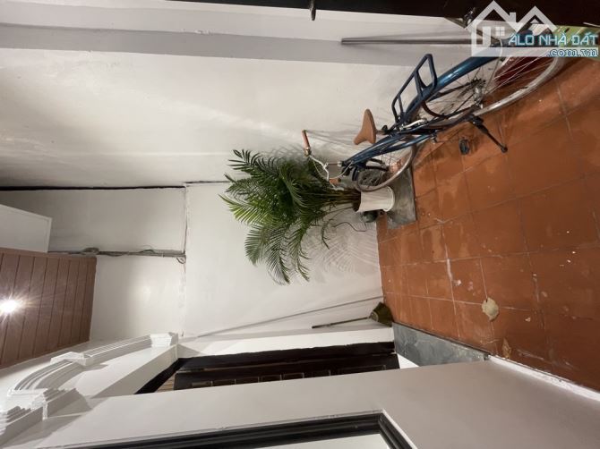 BÁN NHÀ PHỐ TRẦN KHÁT CHÂN 40M2- NHÀ ĐẸP Ở NGAY - VỊ TRÍ CÁCH HỒ GƯƠM CHƯA TỚI 1KM - DÂN T - 7