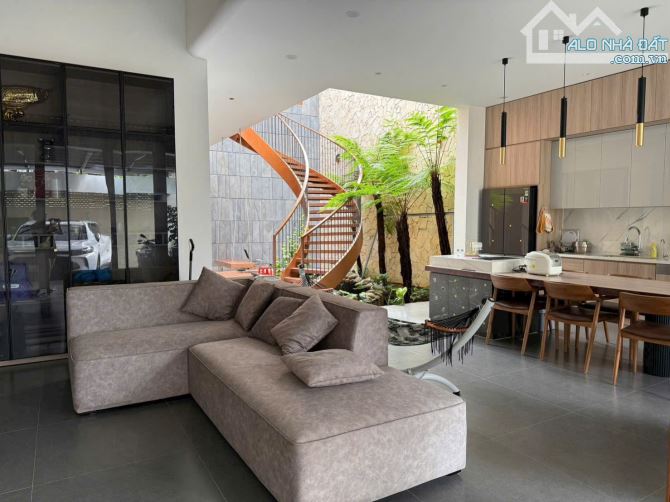 Bán căn biệt thự VIP, siêu đẹp xinh lung linh. QL 13 cũ gần Vạn Phúc, 266m2 - giá cực tốt - 7