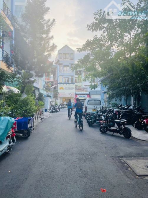 ⚠️MẶT TIỀN ĐƯỜNG HOA - KHU PHỐ ẨM THỰC PHAN XÍCH LONG - 4TẦNG - CHỈ NHỈNH 17TỶ - 7