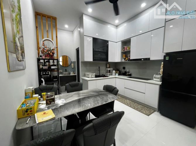 NHÀ 3 TẦNG MẶT TIỀN KINH DOANH NGUYỄN CÔNG TRỨ: Giá 6,2 tỷ - 7