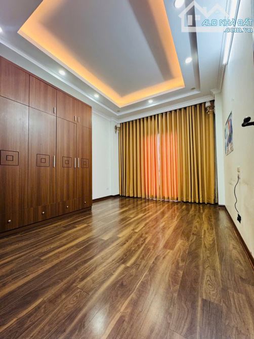 Siêu Hiếm Nhà phân lô CỰC ĐẸP Khu TĐC Giang Biên. Giá chỉ 13 tỷ - 7
