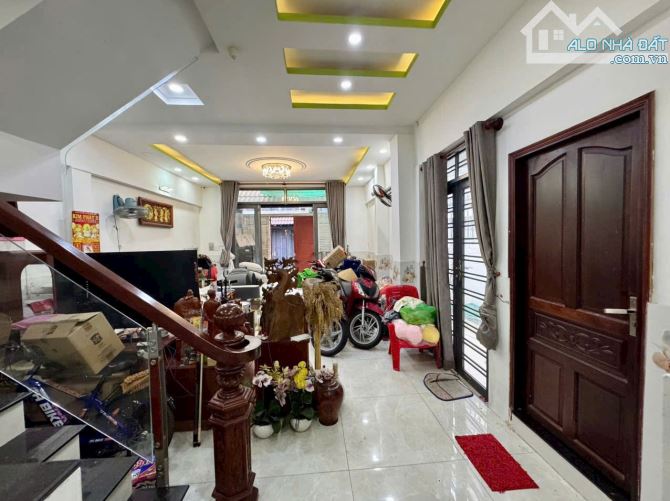 nhà hẻm xe hơi, DT :4,6x13m=5,78tỷ. trệt lầu, sân thượng.Quang trung P.10 GV - 8