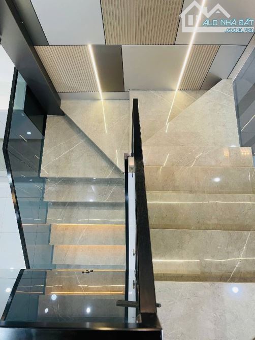 Nhà 3 tầng Mặt tiền đường SONG HÀNH, phường THT, Q12, dt 73m2 (4mx18m), Đường 12m 💰 10Tỷ - 8