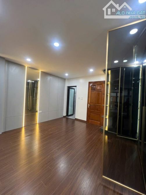 BÁN NHÀ PHÂN LÔ NGÕ 13 LĨNH NAM – 68M² – 7 TẦNG – MẶT TIỀN 4.7M – THANG MÁY – 23.x TỶ - 8