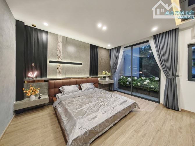 Nhà 3 tầng mặt tiền Trần Kim Xuyến Full Nội Thất - cách cầu Nguyễn Tri Phương khoảng 300m - 8