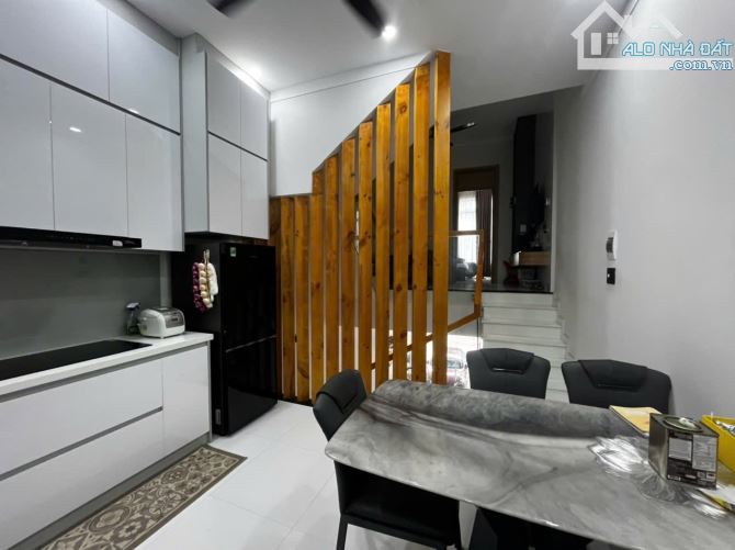 NHÀ 3 TẦNG MẶT TIỀN KINH DOANH NGUYỄN CÔNG TRỨ: Giá 6,2 tỷ - 8