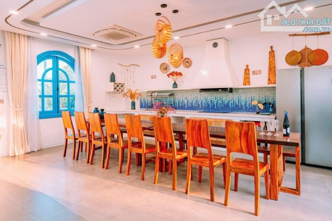 BÁN SIÊU VILLA NGHỈ DƯỠNG SANTORINI – KHU BT SỐ 1 TUẦN CHÂU  DT 520m², 3T MT13  giá 24.8 t - 9