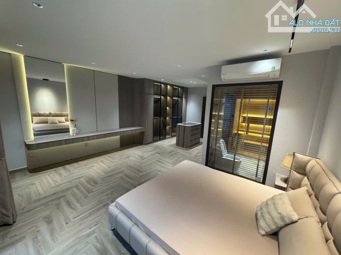 BÁN NHÀ NGỌC THỤY - 56M² x 7 TẦNG THANG MÁY - GARA 2 Ô TÔ - NGÕ THÔNG – GIÁ 21.5 tỷ - 9