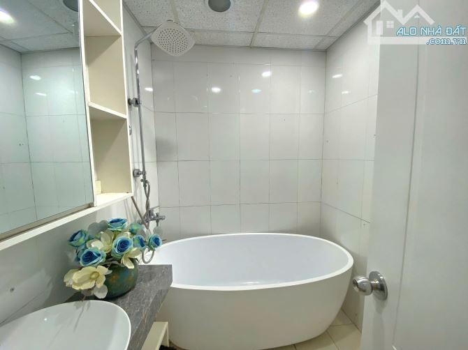 Bán nhanh căn Hei Tower. Diện tích 80m - 2pn, 2wc. Giá TL - 9