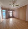 Bán nhà Hào Nam ngõ ba gác thông 2 thoáng 54m - 11 tỷ dân xây nhà vuông đẹp khung cột chắ