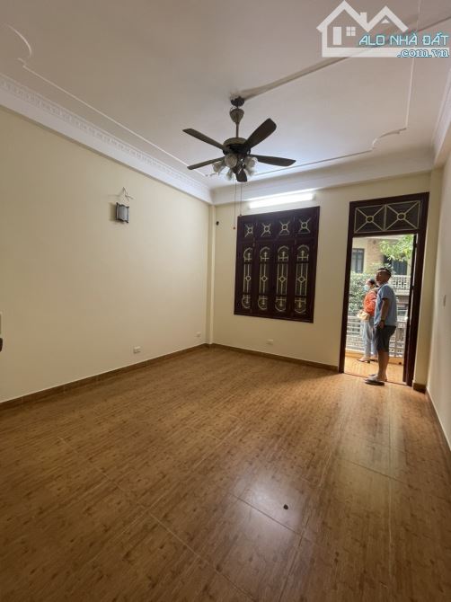 Cho thuê nhà Đội Cấn – Ba Đình DT 55m x 4 tầng, ba gác vèo vèo giá thuê 14tr/th